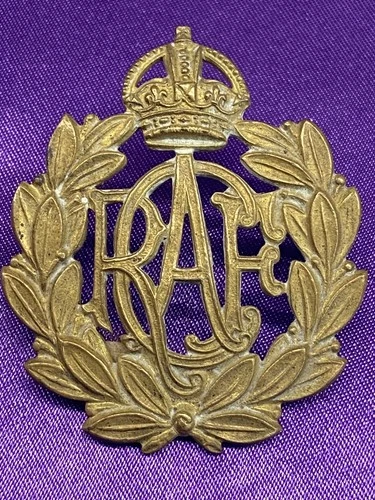 Genuine WW2 RCAF Royal Canadian Air Force GM Cap Badge w/lugs
