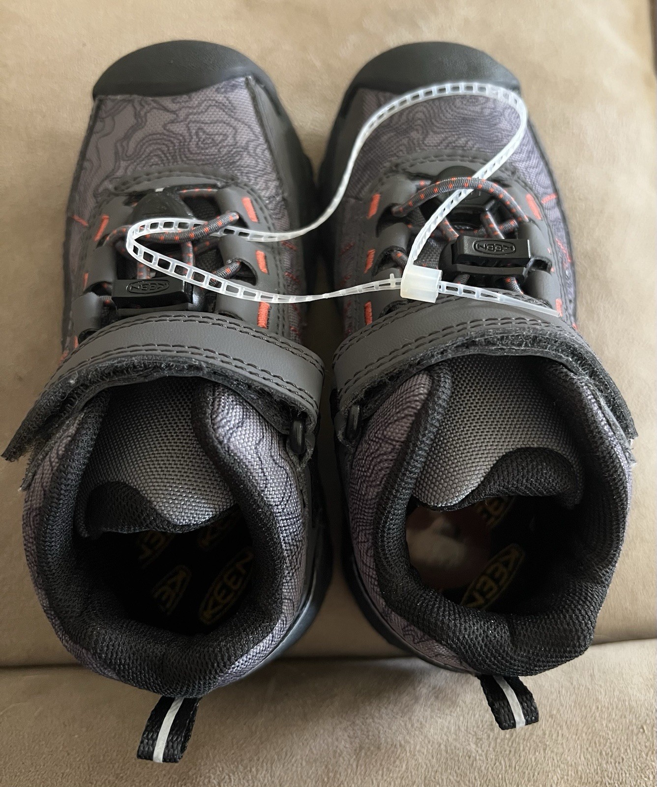 Nuove scarpe da trekking sportive Little Kids Keen Targhee grigie misura 8