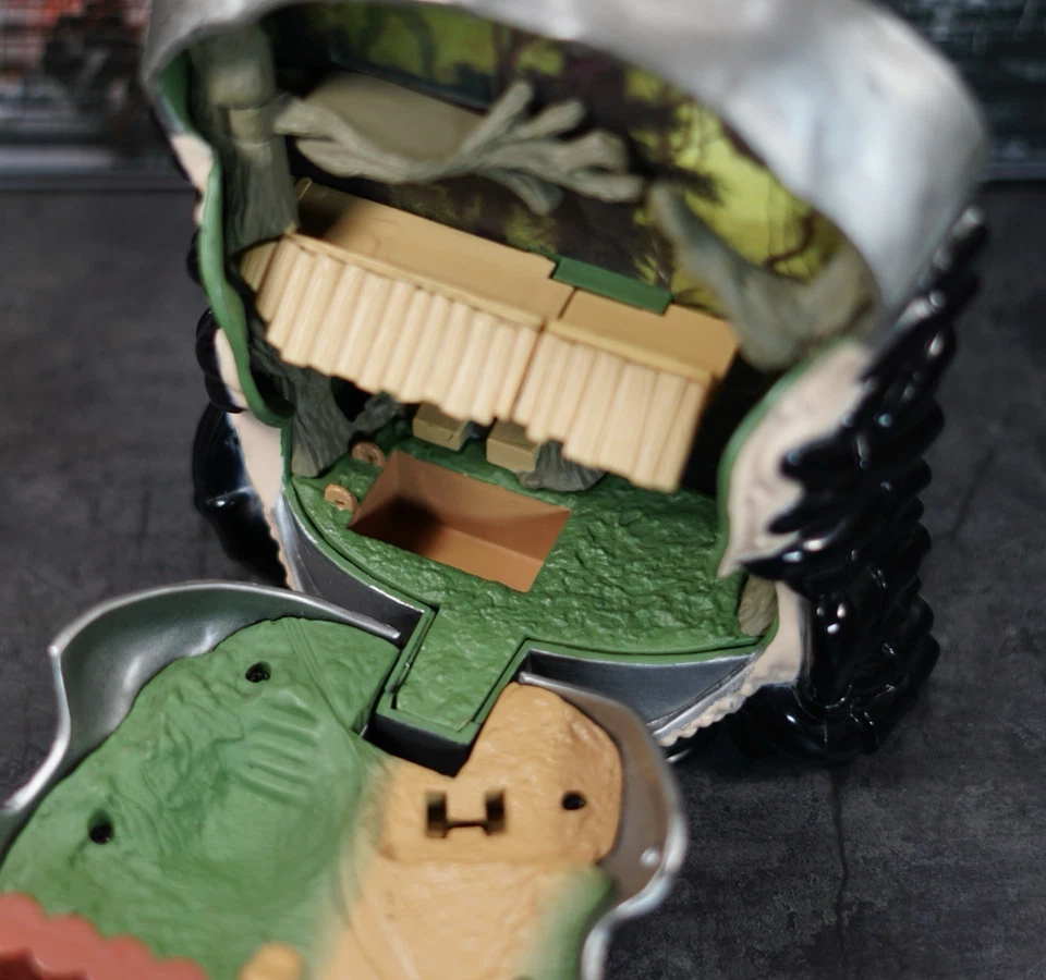 Rare Vintage 1996 Micro Machines Predator Playset Galoob Head Biomask - Image 4 of 4