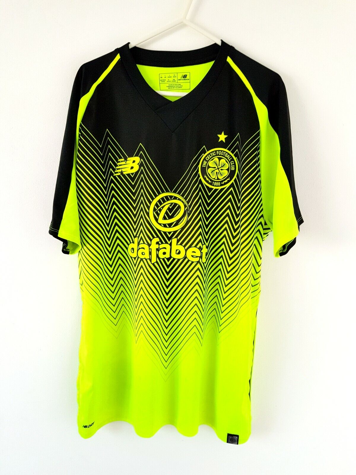 Celtic 3rd Shirt 2015. Large. Original NB. Yellow Adults Football Top Only L.