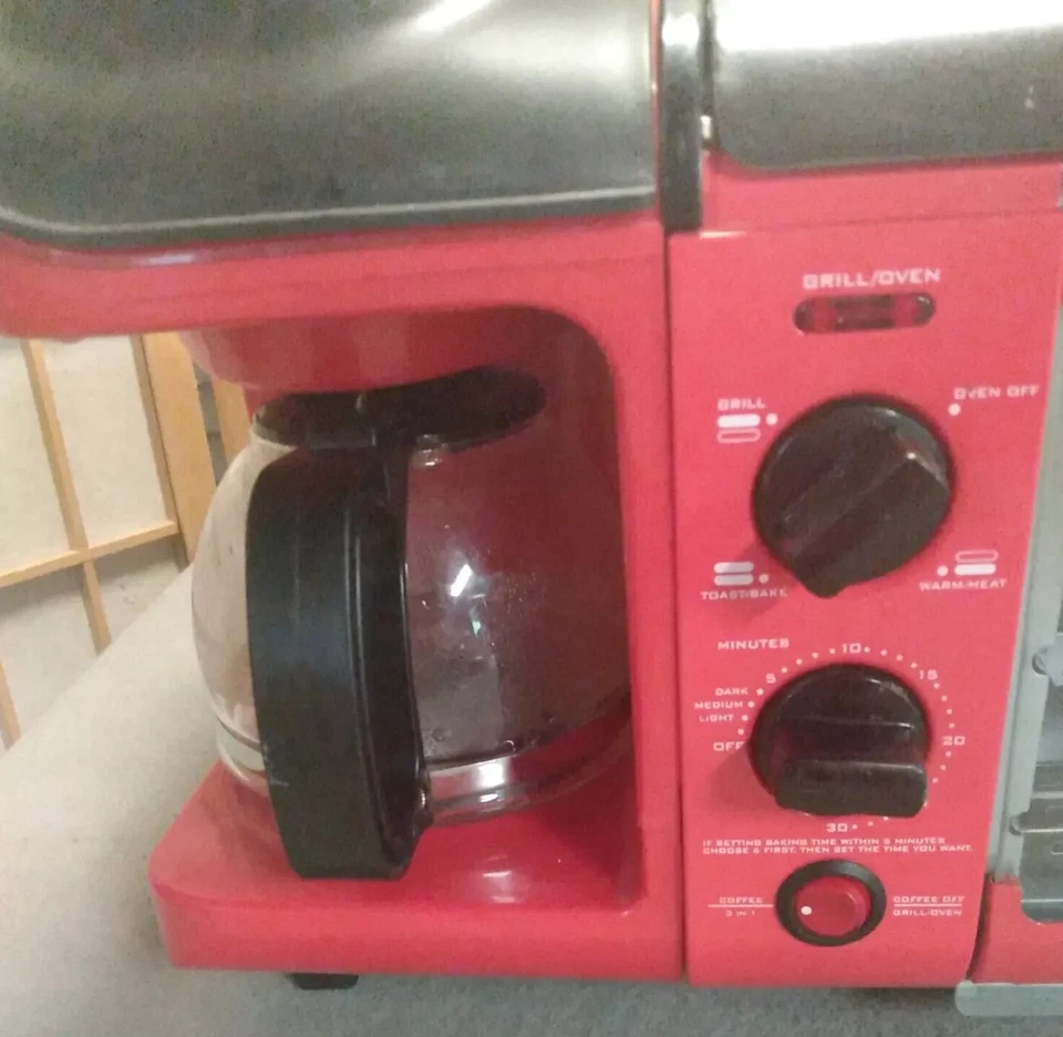 AMERICANA 3-in-1 STATION #EBK-1782R COFFEE-TOASTER-W/OVEN & GRILL - Image 4 of 4