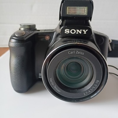 Sony Cybershot Digital Camera DSC-H50 9.1 MP, Battery & Memory