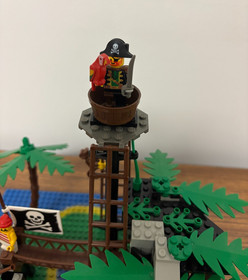 Vintage LEGO Pirates Forbidden Island (6270) Complete with figures, instructions