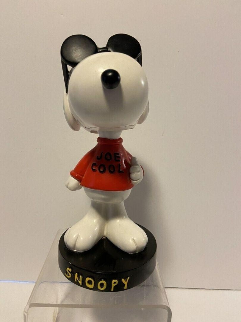 Snoopy M114 Joe Cool Bubble Head Swinging Figurine by Applause