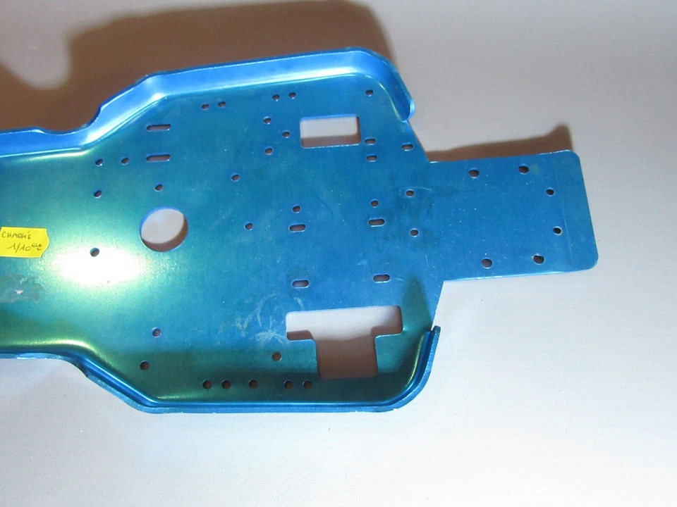 A618 T2M Placa Chasis Azul De Aluminio 1:10 L 33.7CM Modelo - Imagen 3 de 4