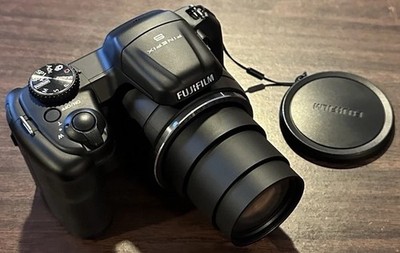 Fujifilm FinePix S8600 16 Megapixel Digital Camera + Bag - Excellent Condition