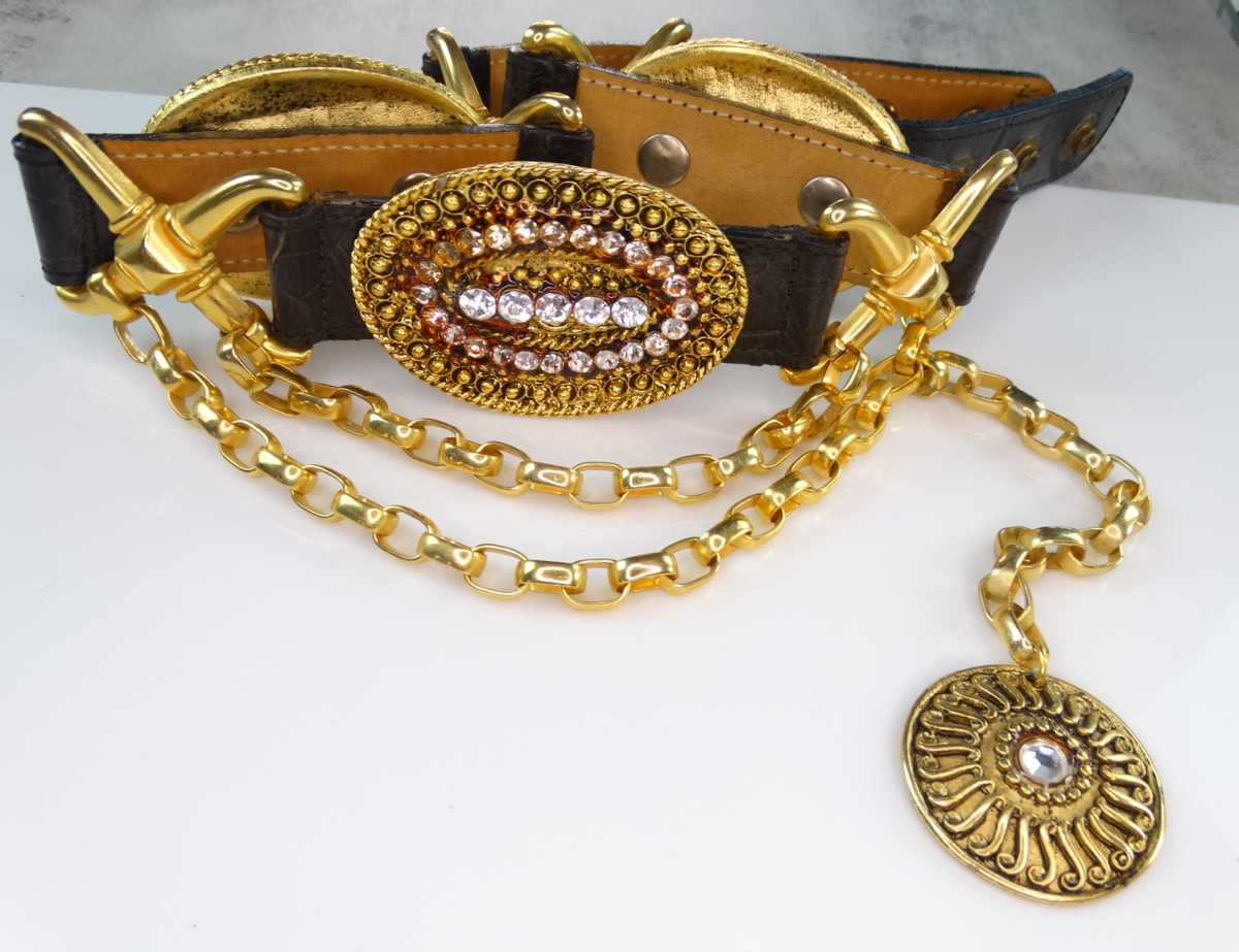STREETS AHEAD 80S VTG WIDE LEATHER CRYSTAL GOLD CHAIN MEDALLION BELT SML RUNWAY Lennon Chain Belt - Beautiful Crystal Italian Chain Belt  main image 3