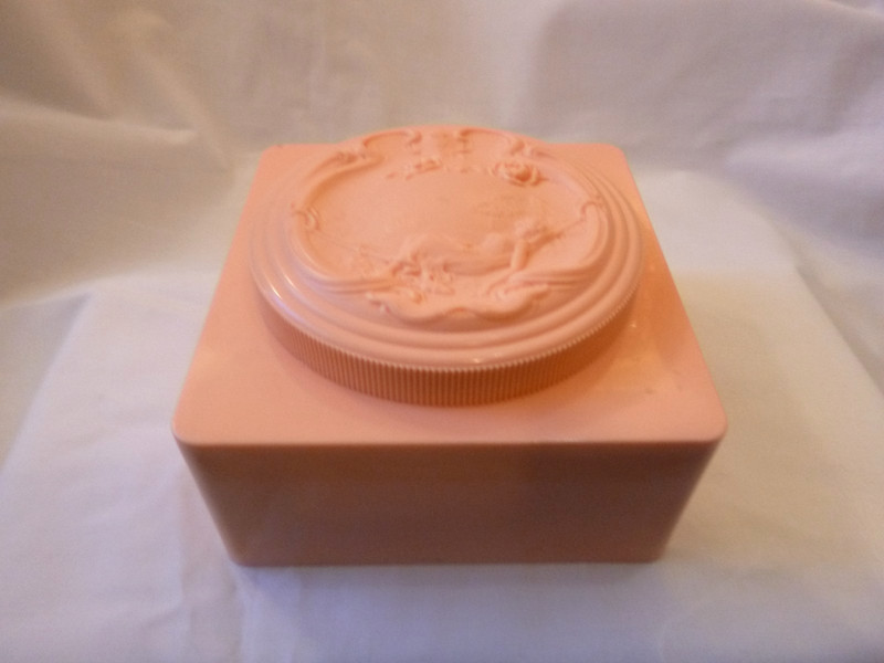 Vintage Evyan White Shoulders Powder Pink Plastic Box w/Embossed Women Lid