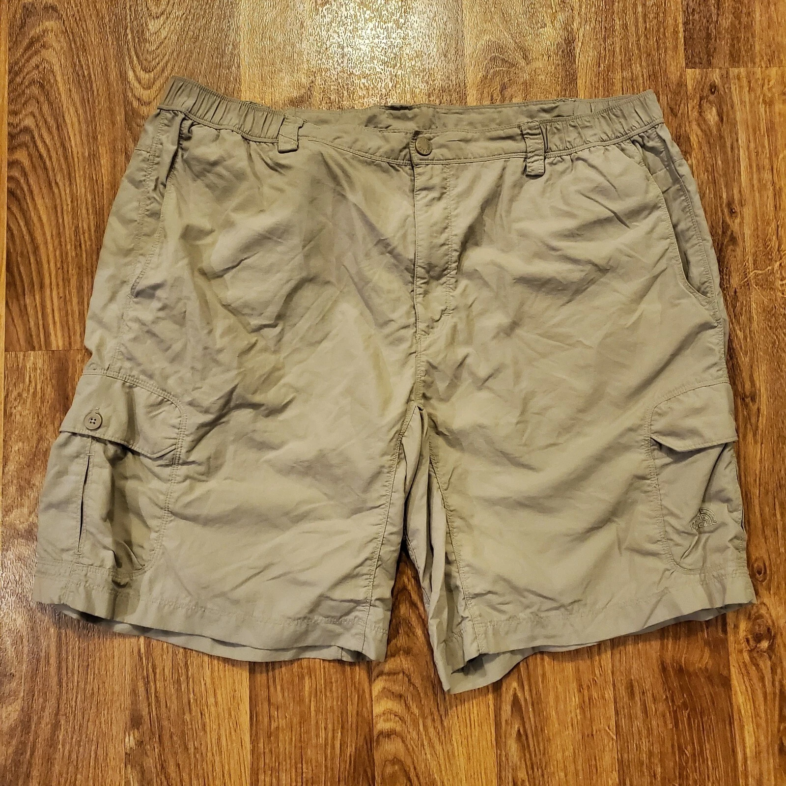 The North Face Cargo Shorts Mens 2XL XXL Beige Hiking Outdoors Nylon Lightweight