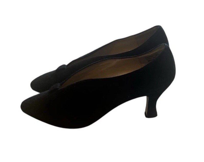 Vintage Carriage Court Black V Split Paula Suede Size 7.5M 2” Kitten Heels