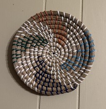 Wicker wall decor 8 In