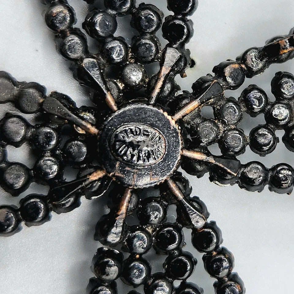 复古奥地利签名黑色和AB水晶光环马耳他十字胸针 — 第 3/4 张图片