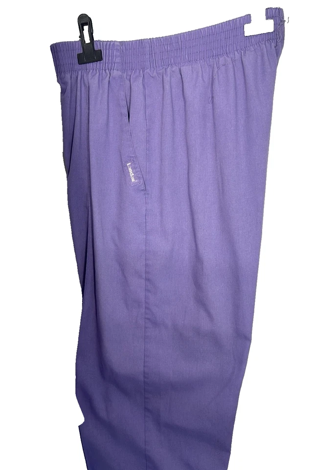 CONJUNTO Exfoliante Abrigo de Laboratorio Vintage Melocotones Púrpura/Blanco Talla S y Pantalones Púrpura Landau Talla M Foto 3 de 4