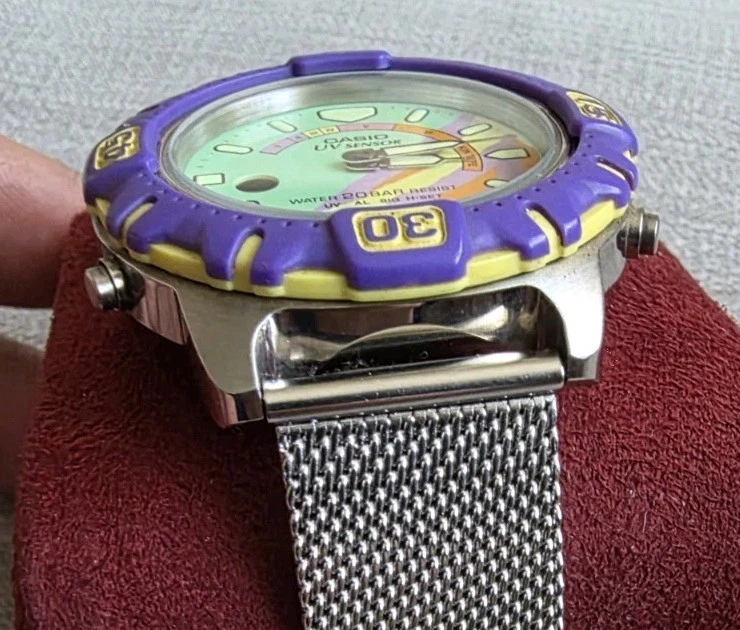 Rare Vintage Digital Casio marlin Uv Sensor Uv700 Watch  - image 4 of 4