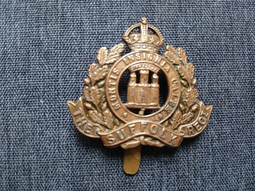 #101 – THE SUFFOLK REGIMENT WW1 BRASS ECONOMY CAP BADGE