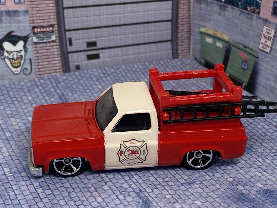 Escalera de rescate de bomberos Hot Wheels 83 Silverado hecha a medida Foto 2 de 4