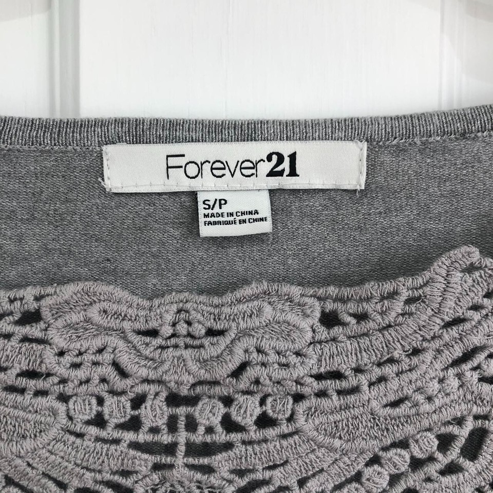RRP £30 FOREVER 21, GREY KNITTED CROCHET LACE CONTRAST SEXY SCOOP NECK