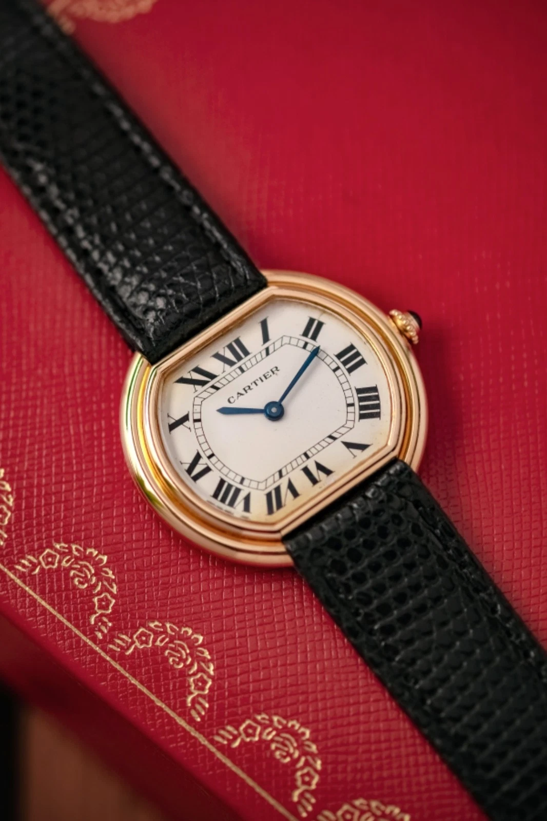 Cartier — Cartier Ellipse Paris Ref. 78091, White dial, hand-wound Cartier 78-1, 18k gold