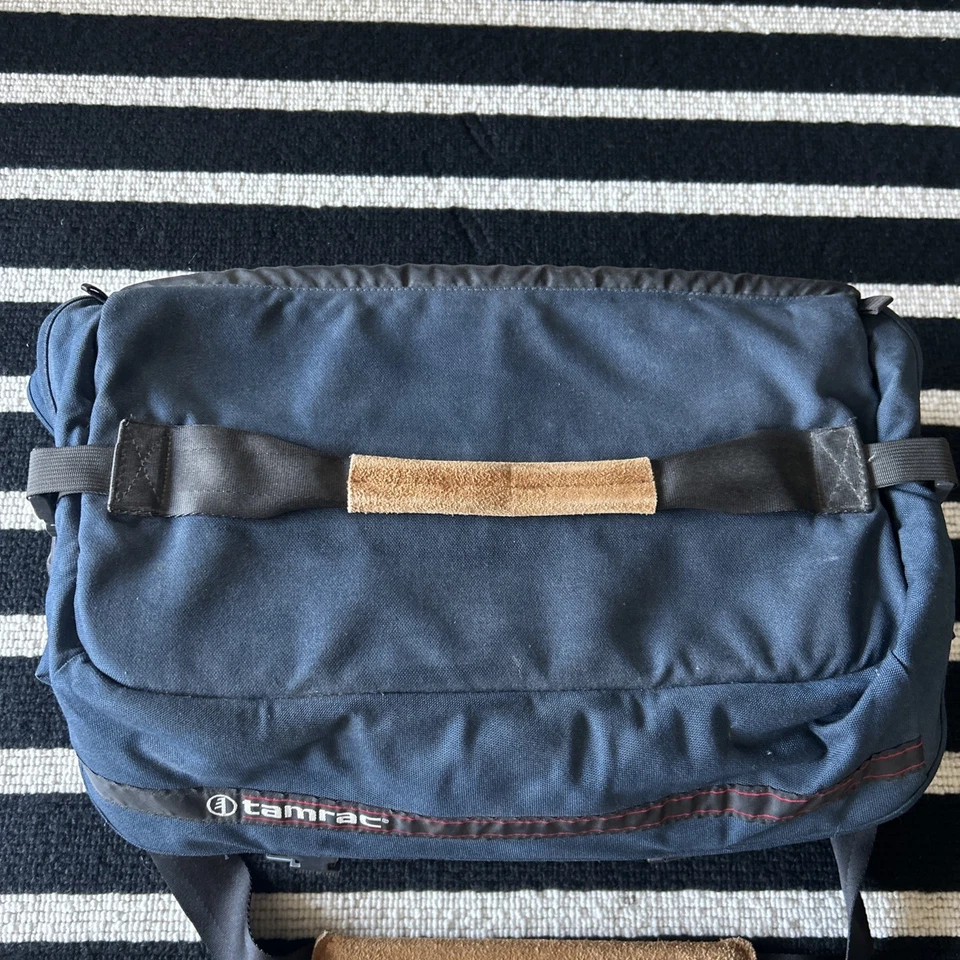 Tamrac Model 610 Pro System 10 Camera Shoulder Bag 20x11x11 Blue USA Vintage - Image 2 of 4