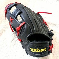 Good condition  Wilson left-handed pitcher black red ball glove for infielder