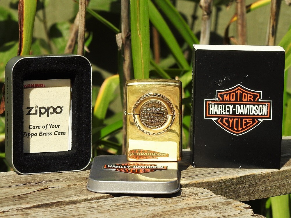 Zippo Lighter - Harley Davidson Tire Engine Surprise - Bar Zippo Lighter - Harley Davidson Tire Engine Surprise - Bar