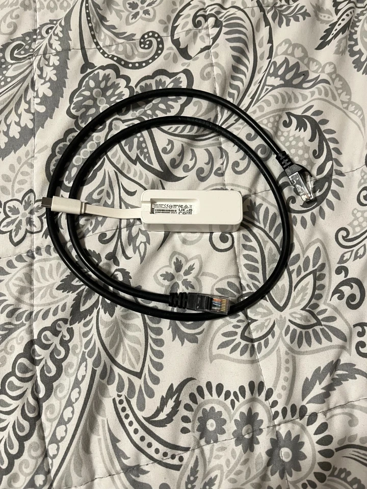 A1470 2TB AIRPORT TIME CAPSULE ME177LL/A with ethernet cable and USB-C adapter - Image 3 of 3