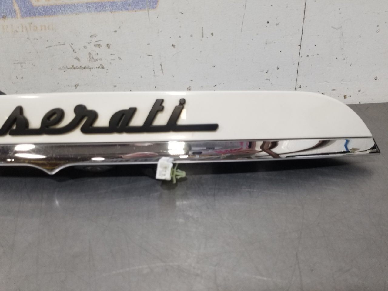14 2014 MASERATI GHIBLI SQ4 TAIL FINISH PANEL WHITE WITH CAMERA 