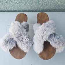 Womens Fluffy Slippers- Slip on Slides Size 9/10