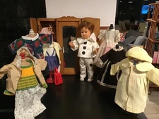 bleuette gégé 58 33 cm avec son armoire et ses tenues