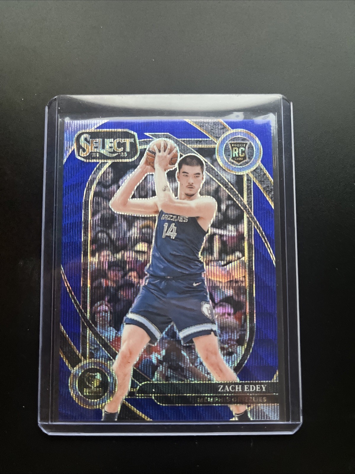 2024-25 Panini Select - Courtside Zach Edey #280 Blue Wave Prizm /75 (RC)