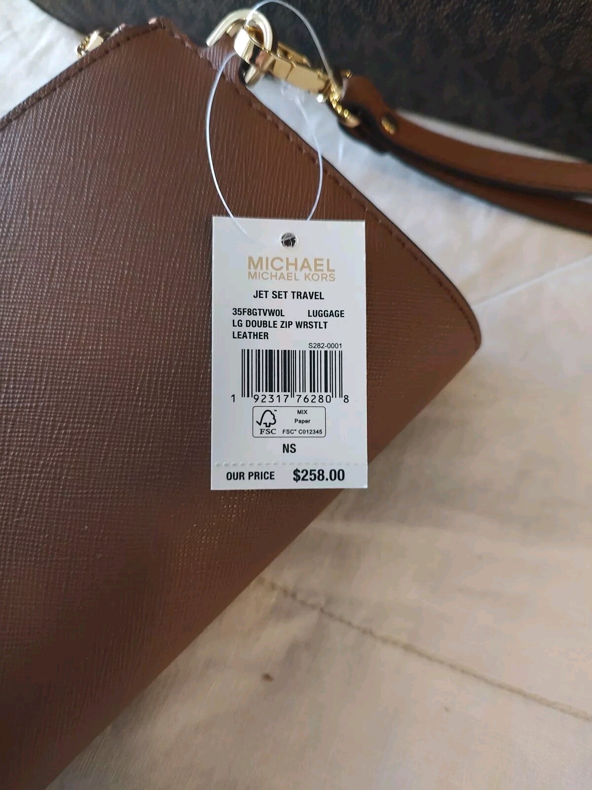 NWT Michael Kors Jet Set Travel Purse And Wallet Set.