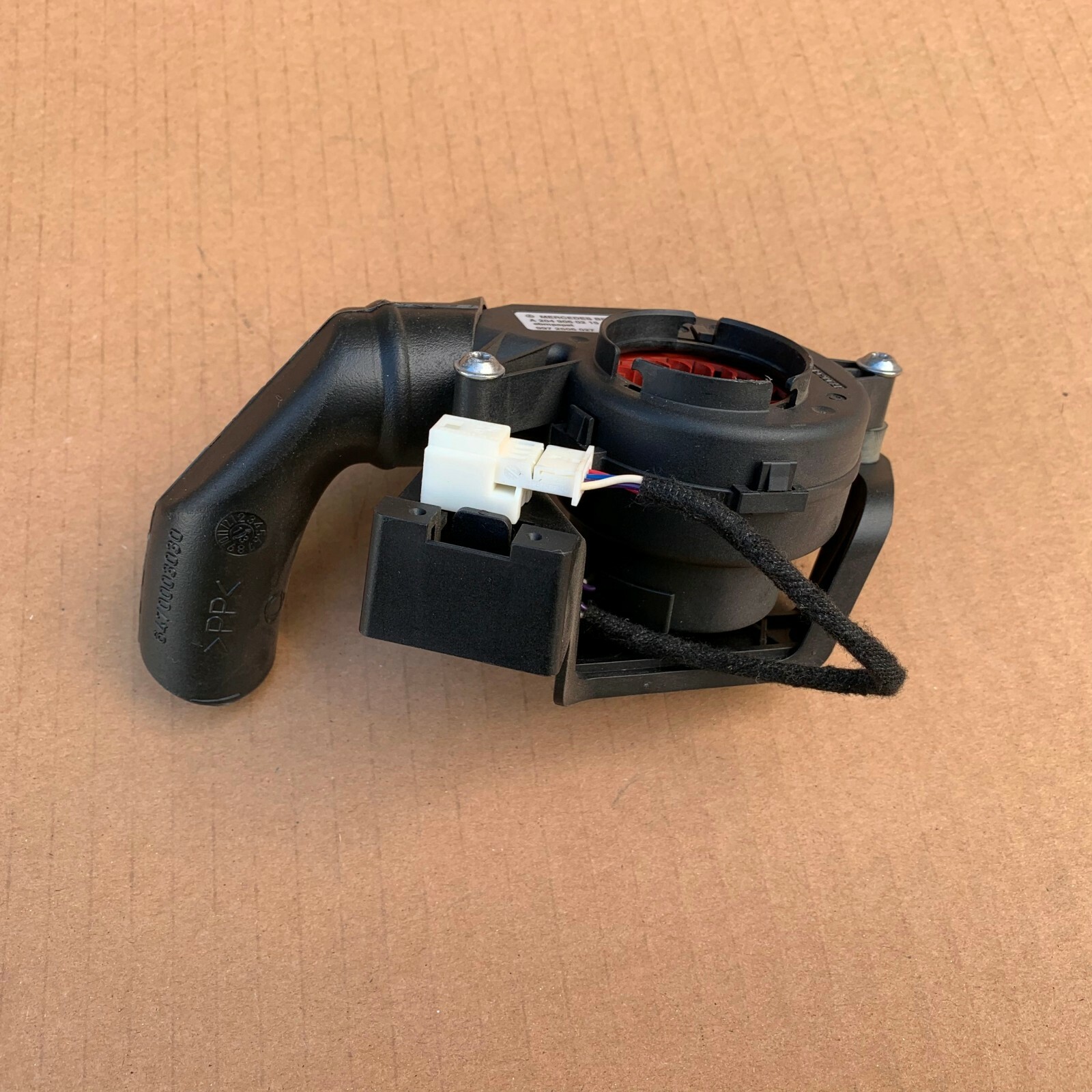 Mercedes Benz C63 AMG W204 2013 Command Control Cooling Fan A2049060215