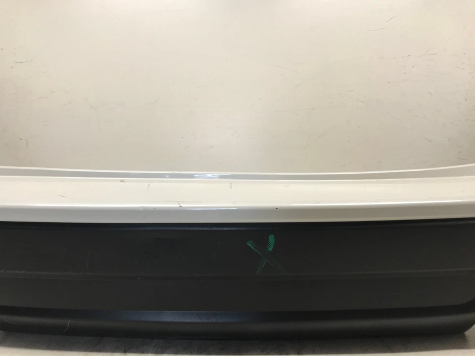 Cubierta de parachoques trasero blanca Subaru Forester Base Limited 2019 2020 57704SJ301 OEM Foto 3 de 4