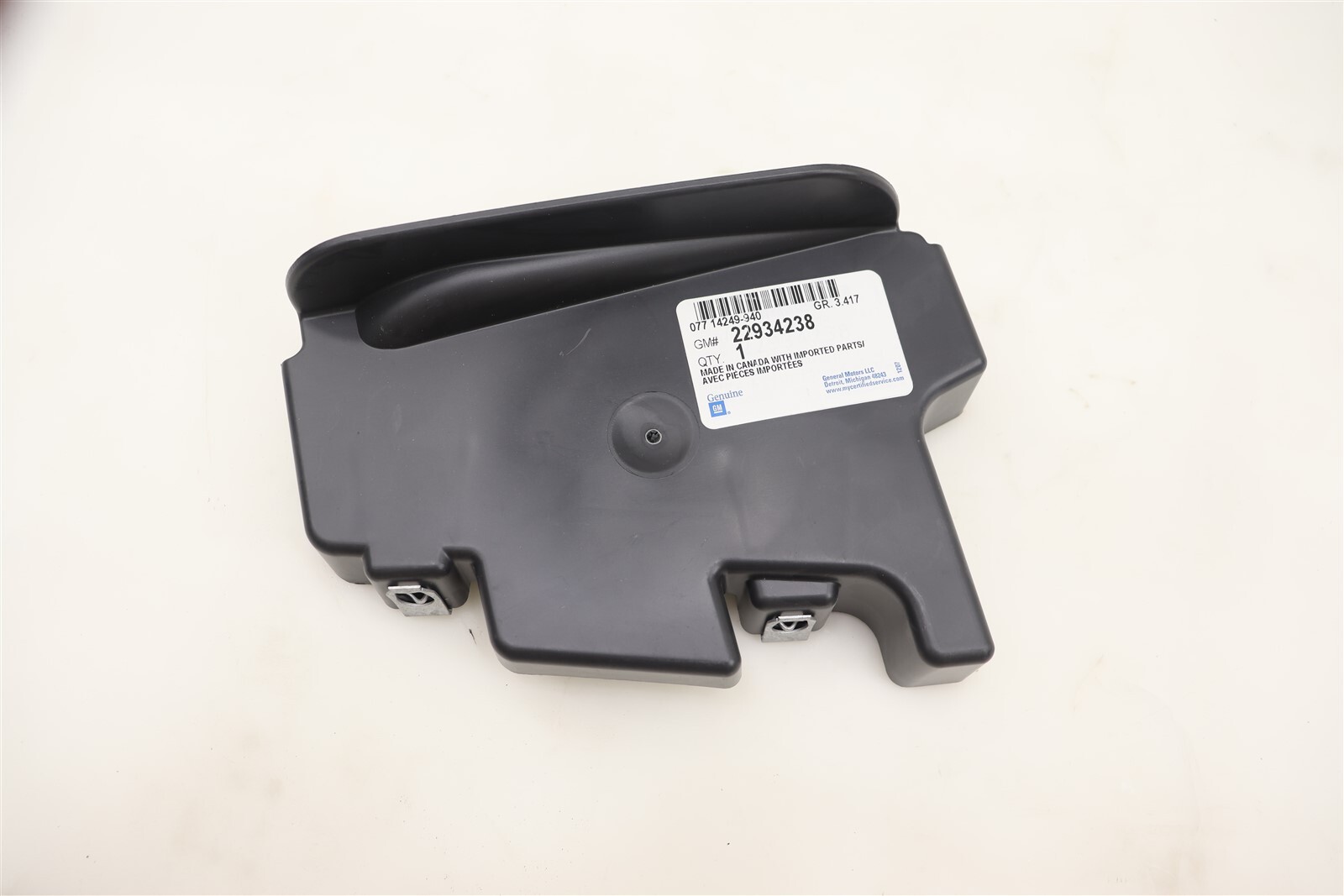 NEW OEM GM Front Bumper Air Intake Splash Shield 22934238  