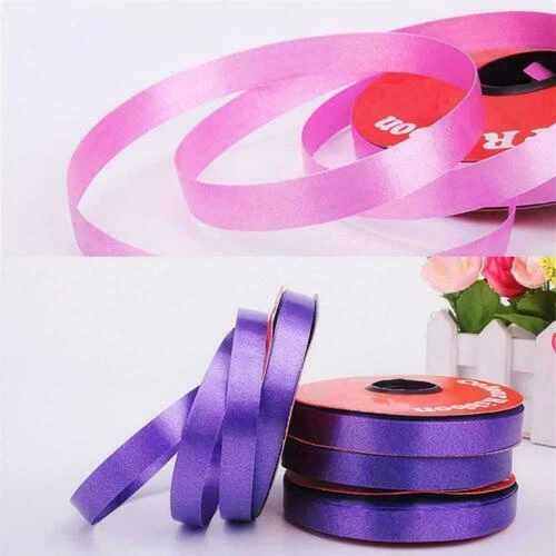 Rote Bastel-Bänder aus Satin