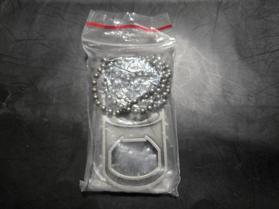 Raro abridor de botellas Oakley 2014 de metal con etiqueta de perro GWP plateado nuevo 101-130-001 Foto 4 de 4