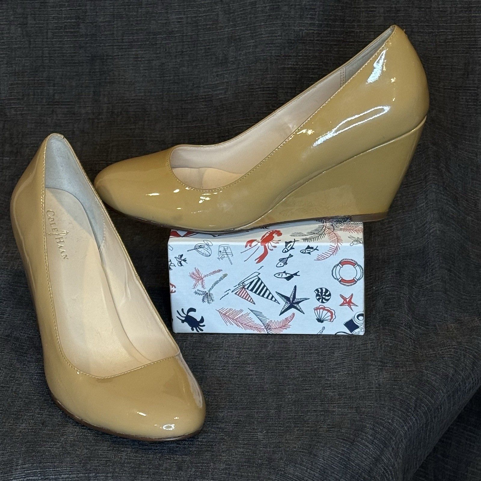 Cole Haan Womens Nude Patent Leather Rounded Toe Wedge Heel Pump Slip-On 8B Size