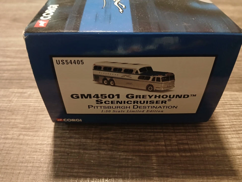 Corgi 1:50 Die-Cast GM4501 Greyhound Scenicruiser Pittsburgh Bus US54405 - Image 2 of 4