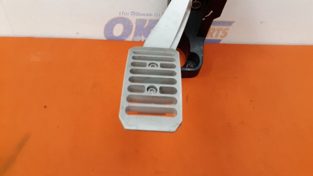 McLaren 650S 2015 Brake pedal