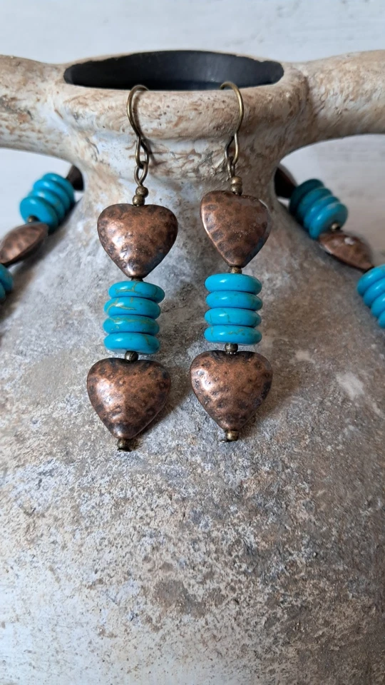 Corazones de cobre martillado turquesa caballo galopante de metal rústico del suroeste Foto 3 de 4