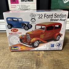 Revell 85-2062 32 Ford Sedan Street Rod 2'n1 NIB SEALED