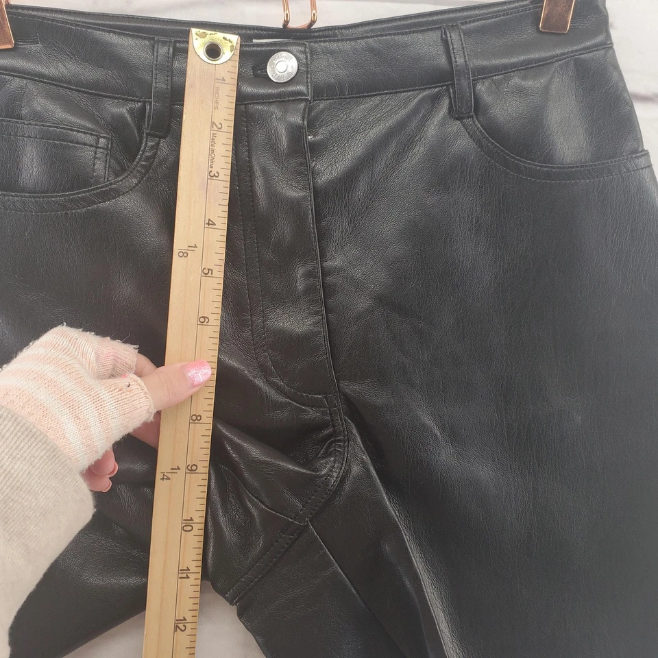 Wilfred Shorts Womens 4 Black Faux Leather Zip Fly 5-Pocket Lined Aritzia Vegan - Image 4 of 4