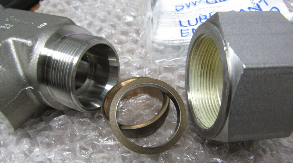 ✌️NEW SWAGELOK SS-1610-3TTF 316 STAINLESS FITTING 1” TUBE X 1”NPT X 1" TUBE - Image 2 of 3