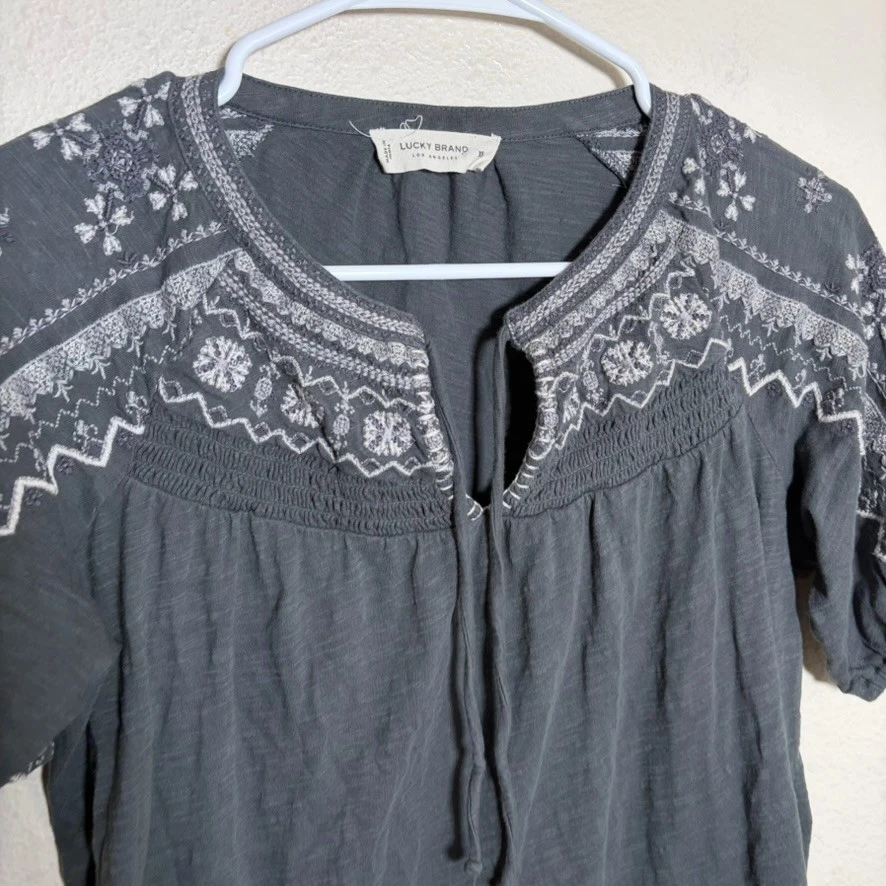 Lucky Brand Blouse Women's XS Gray V-Neck Boho Embroidered Casual Shirt Top - Image 3 of 4