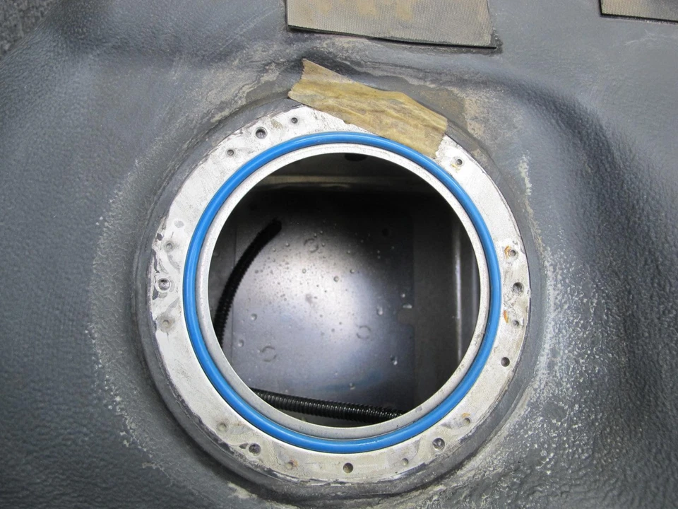 07-09 NISSAN 350Z Z33 CONVERT FUEL GAS TANK RESERVOIR W FUEL FILLER NECK 51K OEM - Image 4 of 4