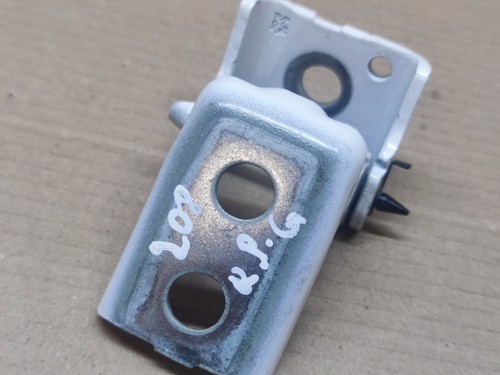 Par de bisagras puerta trasera izquierda peugeot 208 2014 usadas originales - Imagen 8 de 9