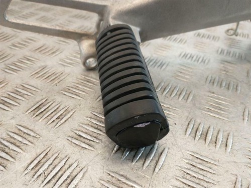 Honda CG 125 (2004-2009) R/H Right Foot Rest Hanger - Picture 2 of 5