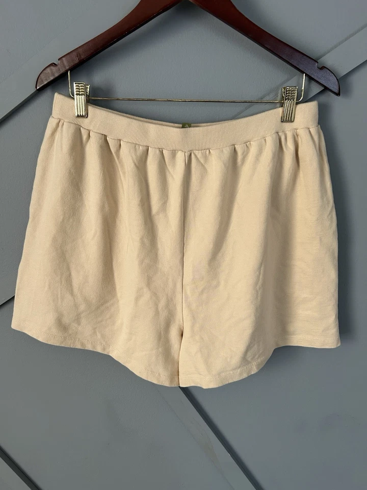 Anthropologie Celandine 米色水果刺绣短裤 L 码 — 第 3/4 张图片