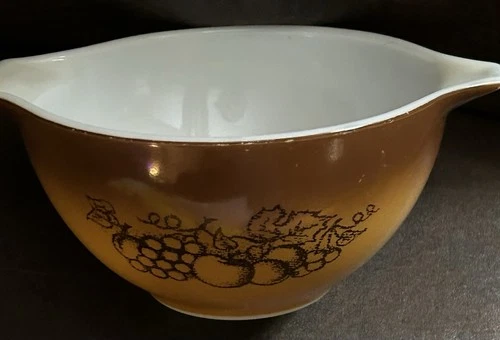 Vintage “Old Orchard” Pyrex 1.5 Pint Mixing Bowl Collectible