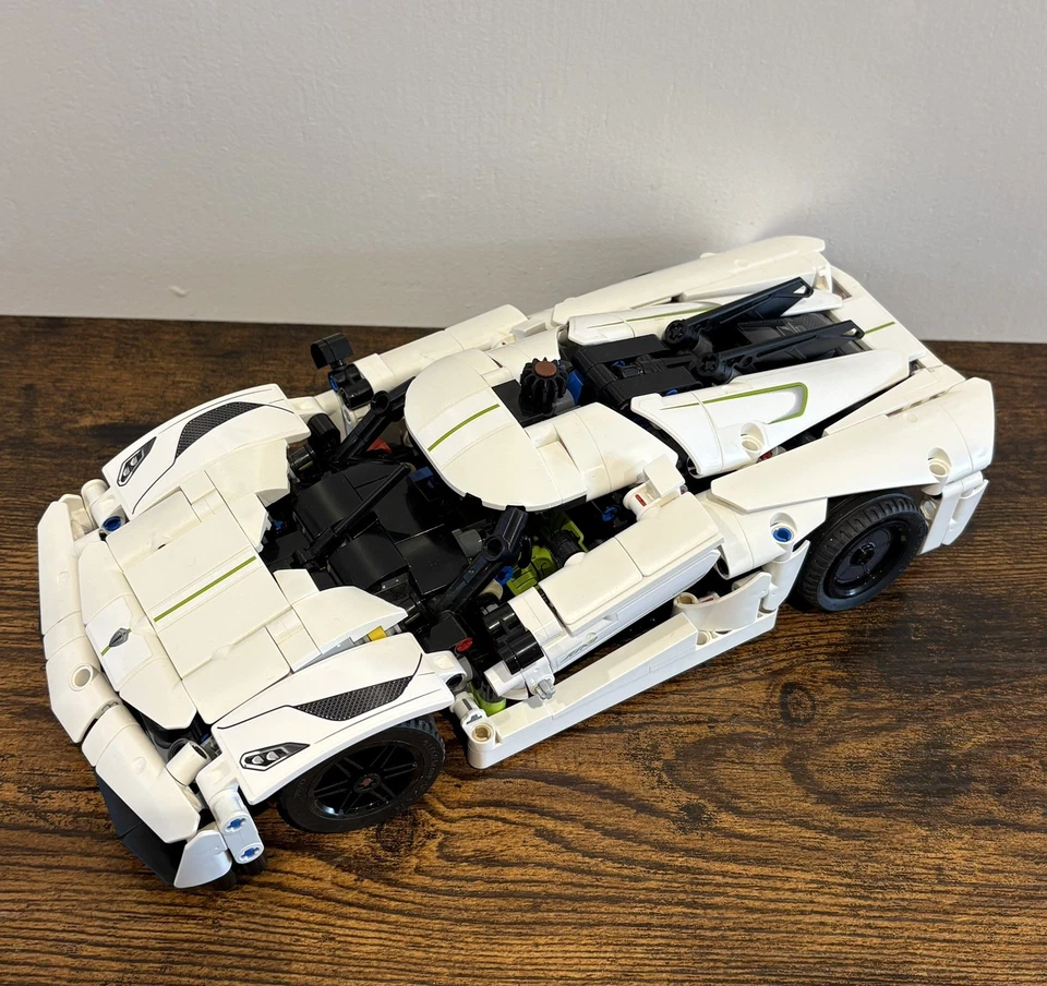 LEGO Technic 42184 Koenigsegg Jesko Absolut White Hypercar, photo 2 of 5